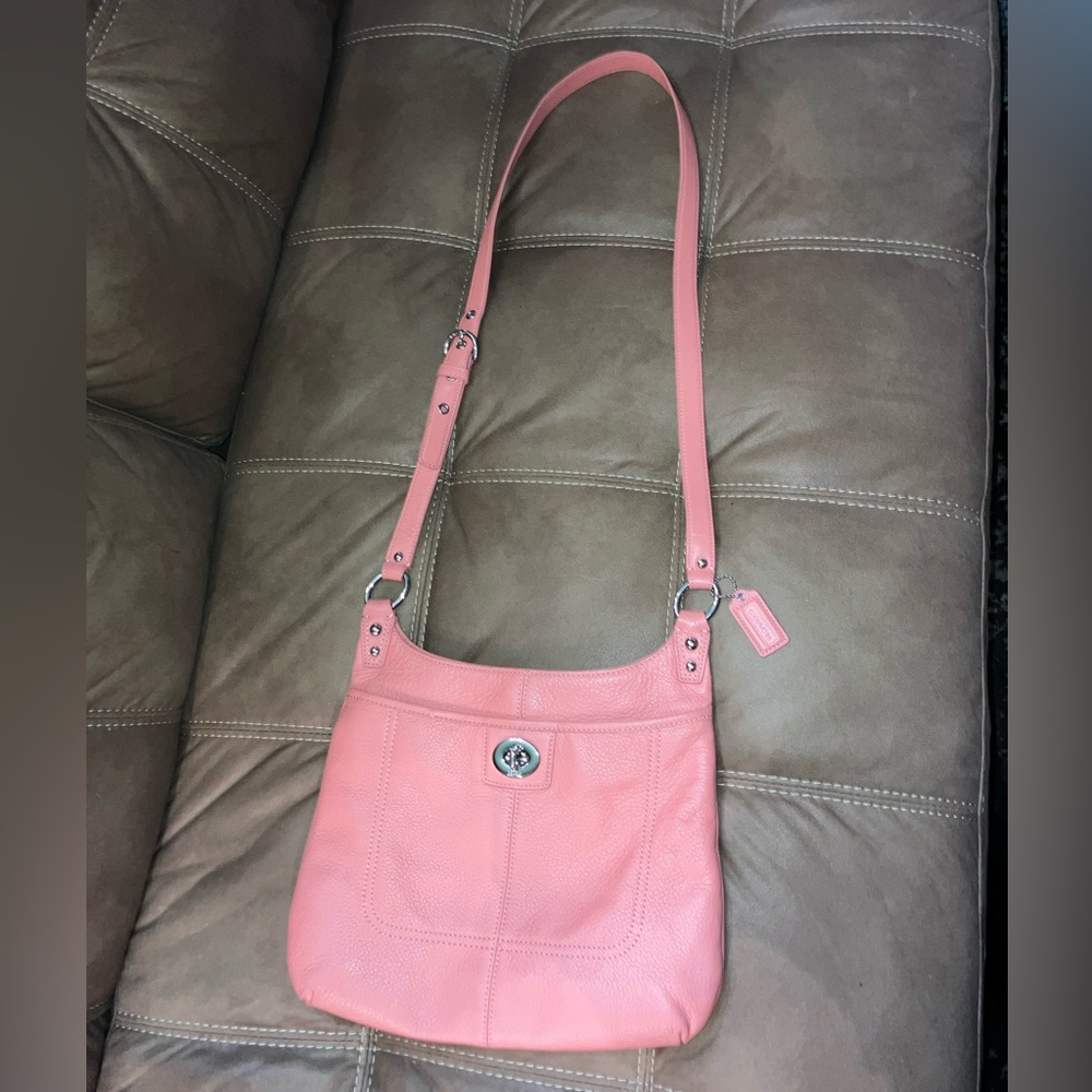 Coach Pink Pebbled Leather Shoulder Bag with Turnlock - Picture 2 of 6